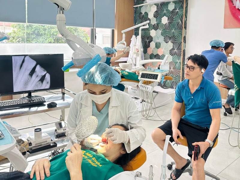 dich-vu-trong-rang-implant-tai-viet-phap-smile