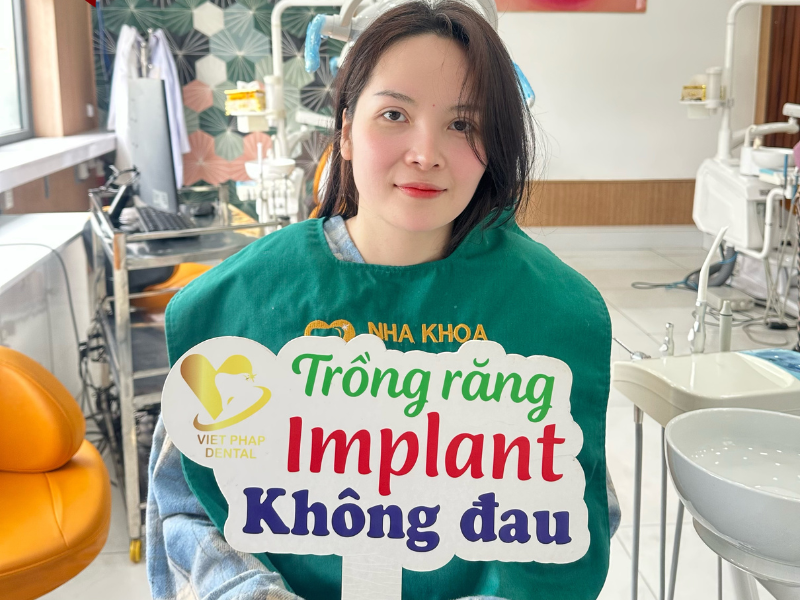 trong-rang-implant-tại-binh-duong-viet-phap-smile-1